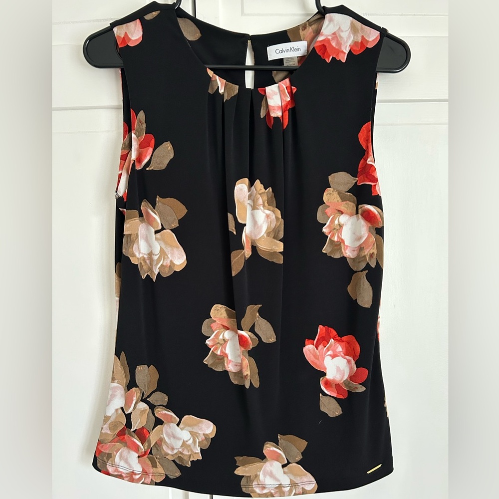 Calvin Klein women’s sleeveless floral patter top